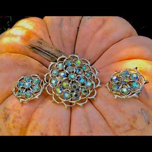 Rhinestone vintage brooch and earring set